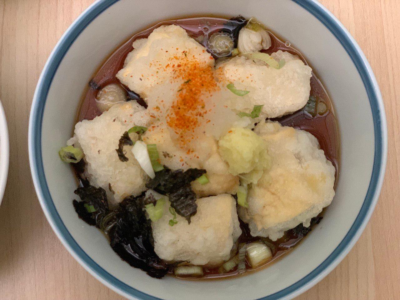 To the agedashi bowl, add cut green onion, 1/2tbsp of <b>grated daikon</b>, 1tsp of <b>grated ginger</b>, pinch of <b>seaweed</b> and <b>7-spice</b>.