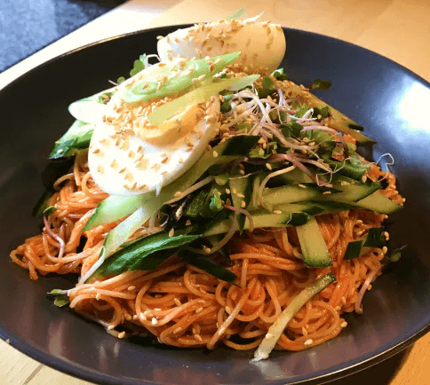 Jjolmyeon (Korean Spicy Noods)