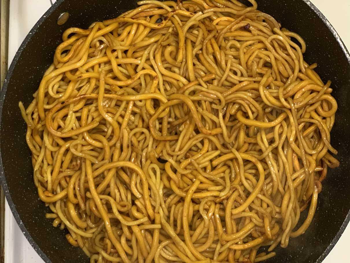 Continue frying for 2mins or until one side of the noodles is browned. If it's not browning, don't move the noodles for 1 min.